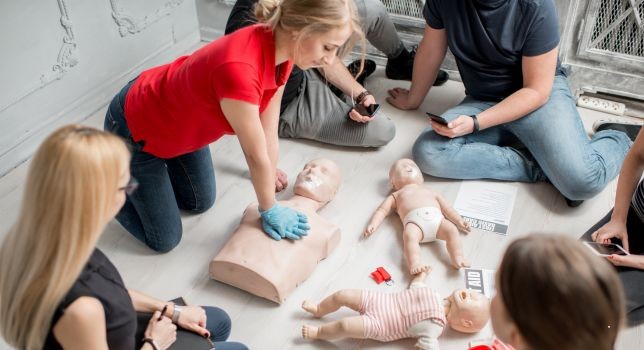 Affiche de Premiers secours pédiatriques — comment réagir